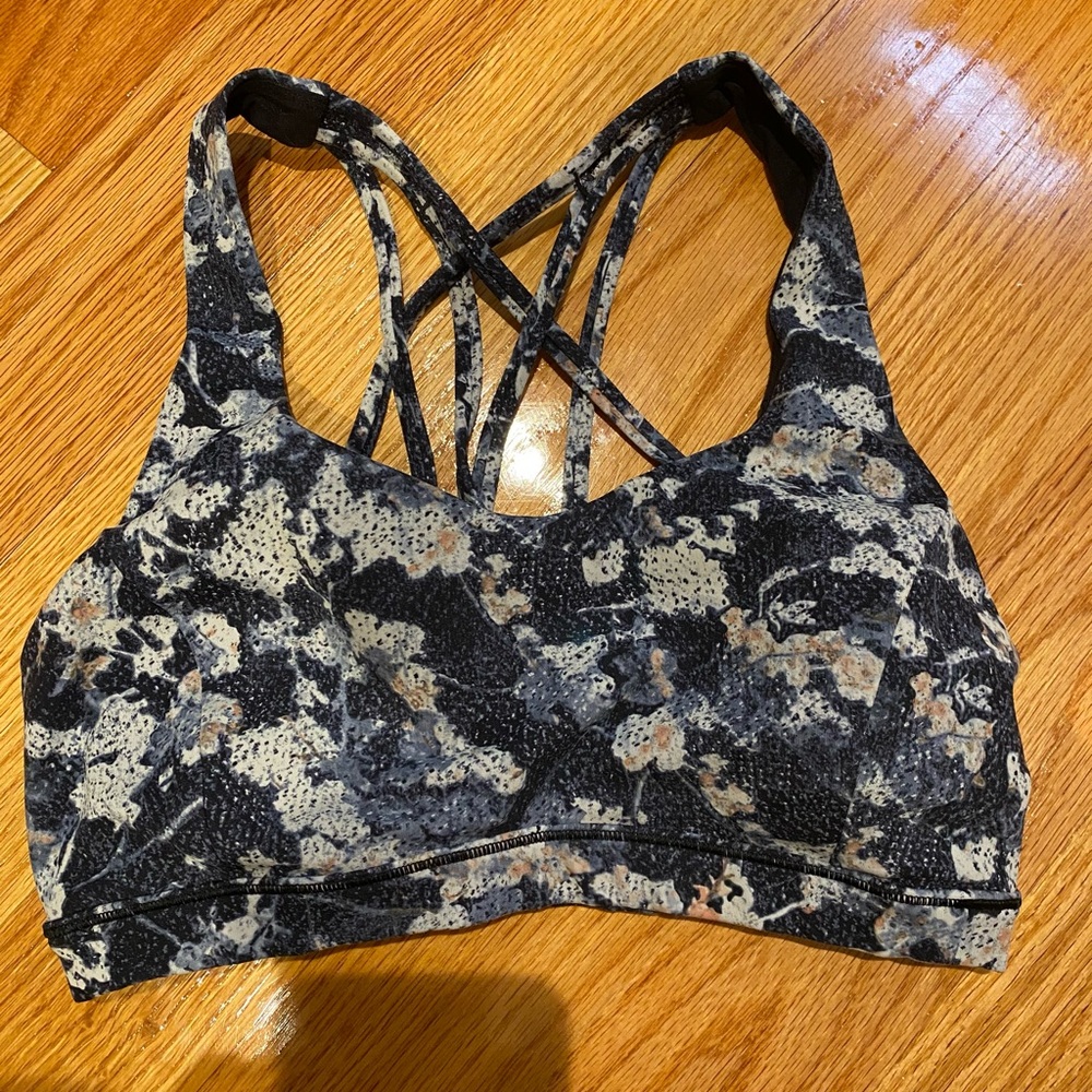 Lululemon Free to Be Serene Bra - size 6